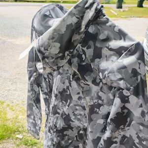Medium And Small Under Armour Gray & White Camo Fleece Jacket - Boys